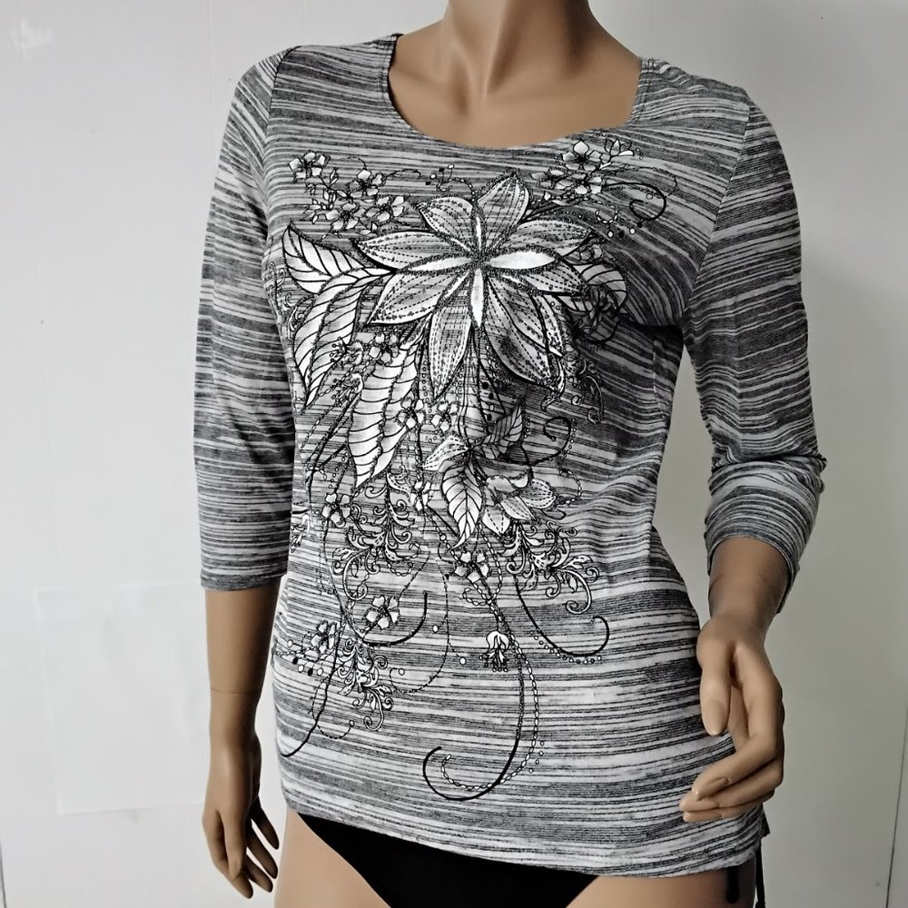 Bleeker & McDougal Gray USA T-shirt Size S Beaded Floral Pattern 3/4 Sleeve 002